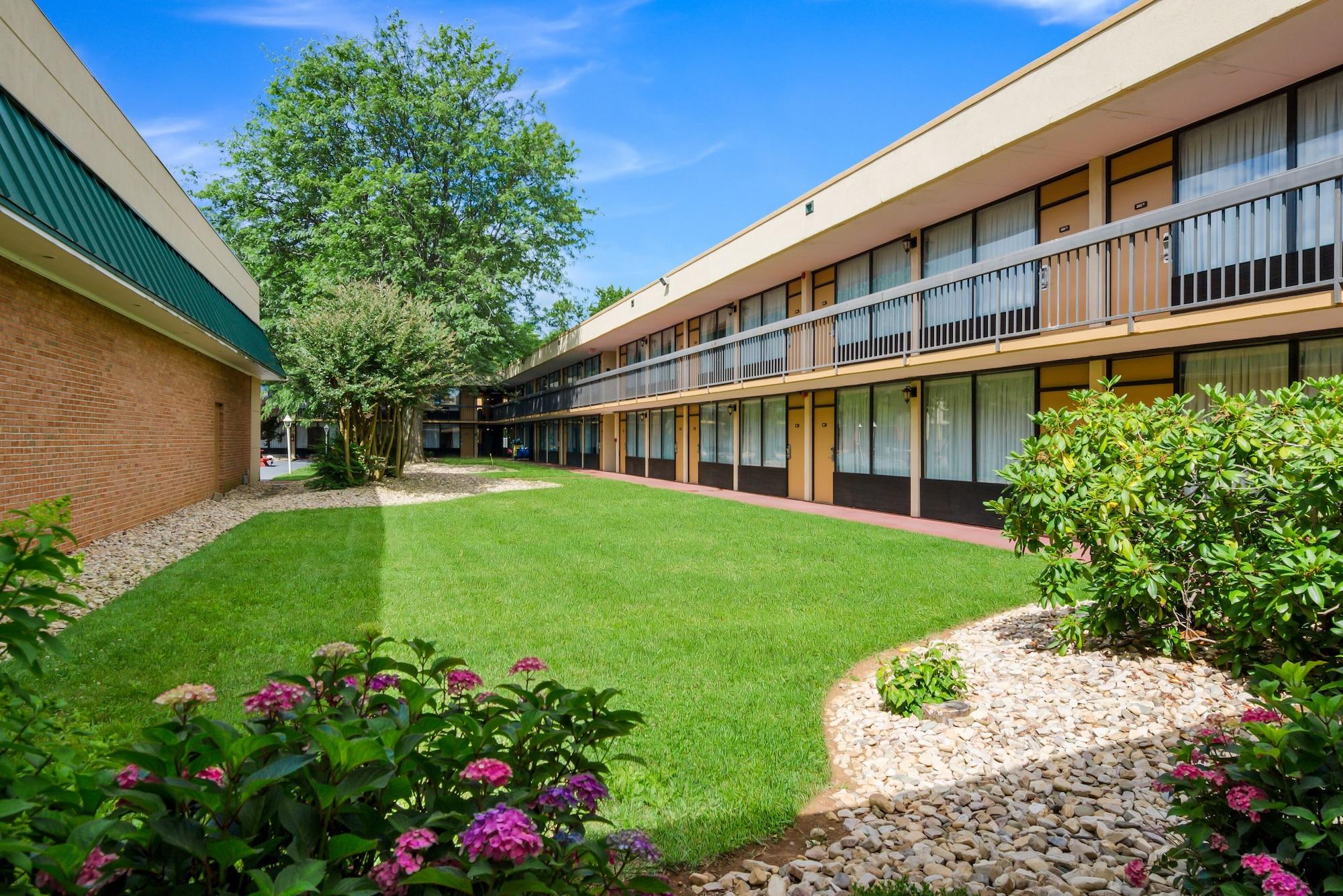 Quality Inn Roanoke Airport Exterior photo