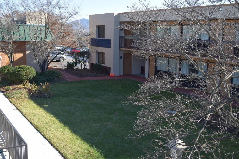 Quality Inn Roanoke Airport Exterior photo