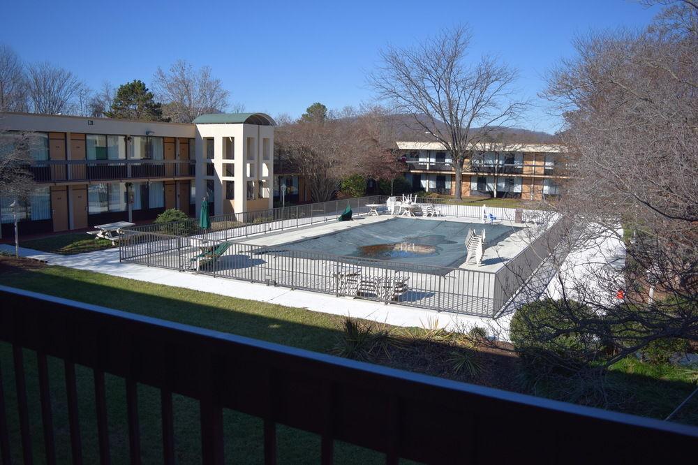 Quality Inn Roanoke Airport Exterior photo