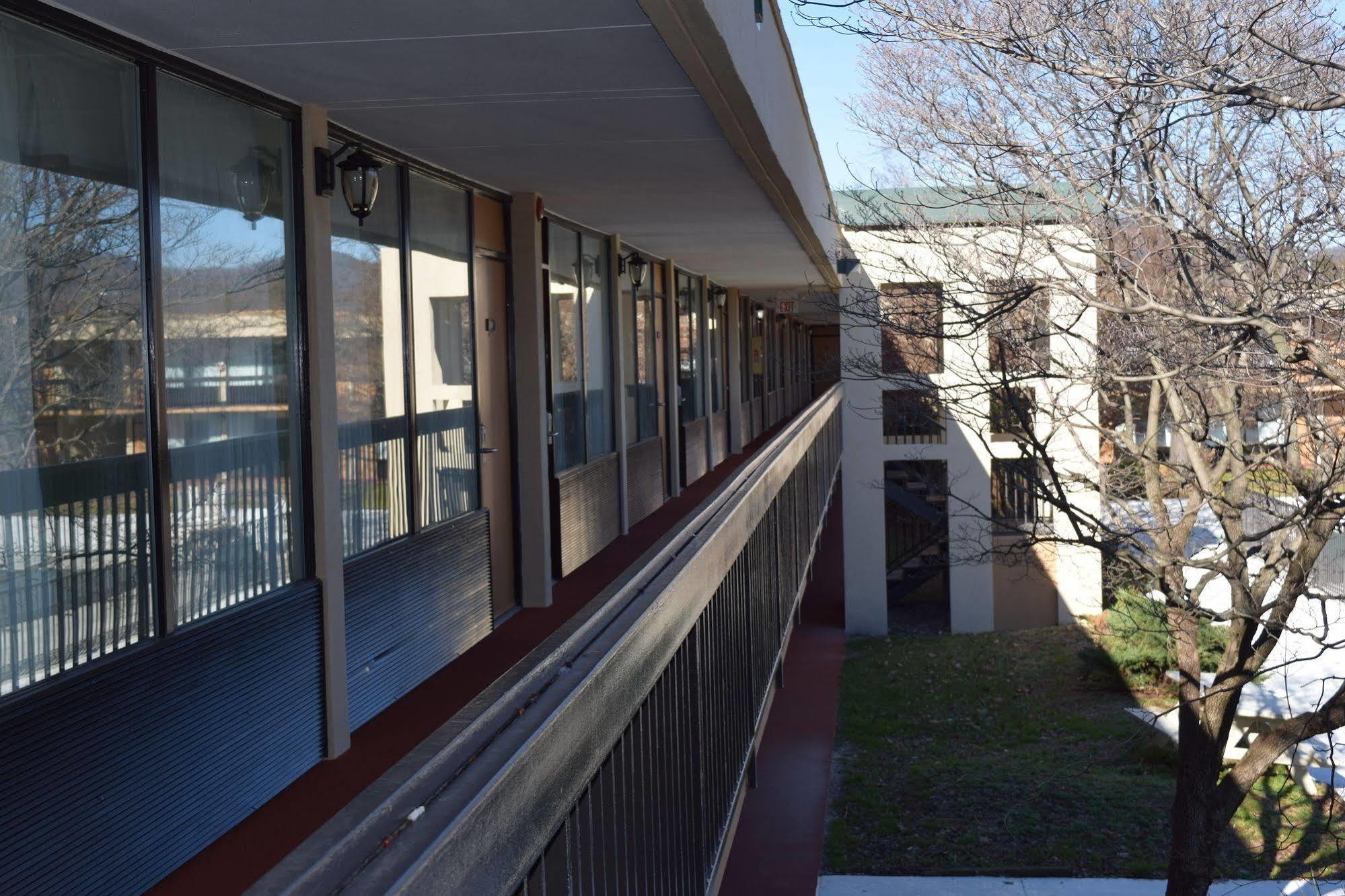 Quality Inn Roanoke Airport Exterior photo