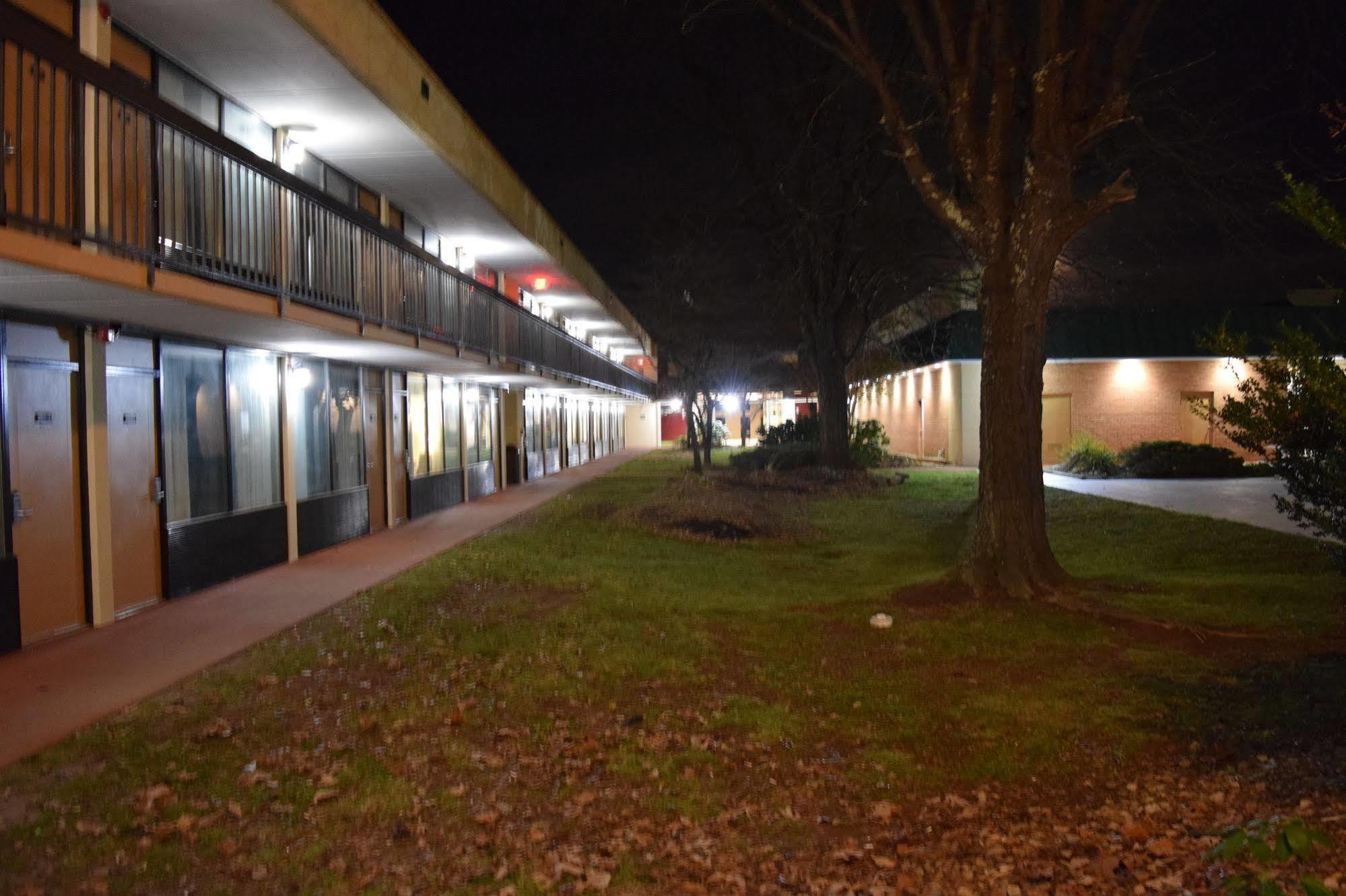 Quality Inn Roanoke Airport Exterior photo