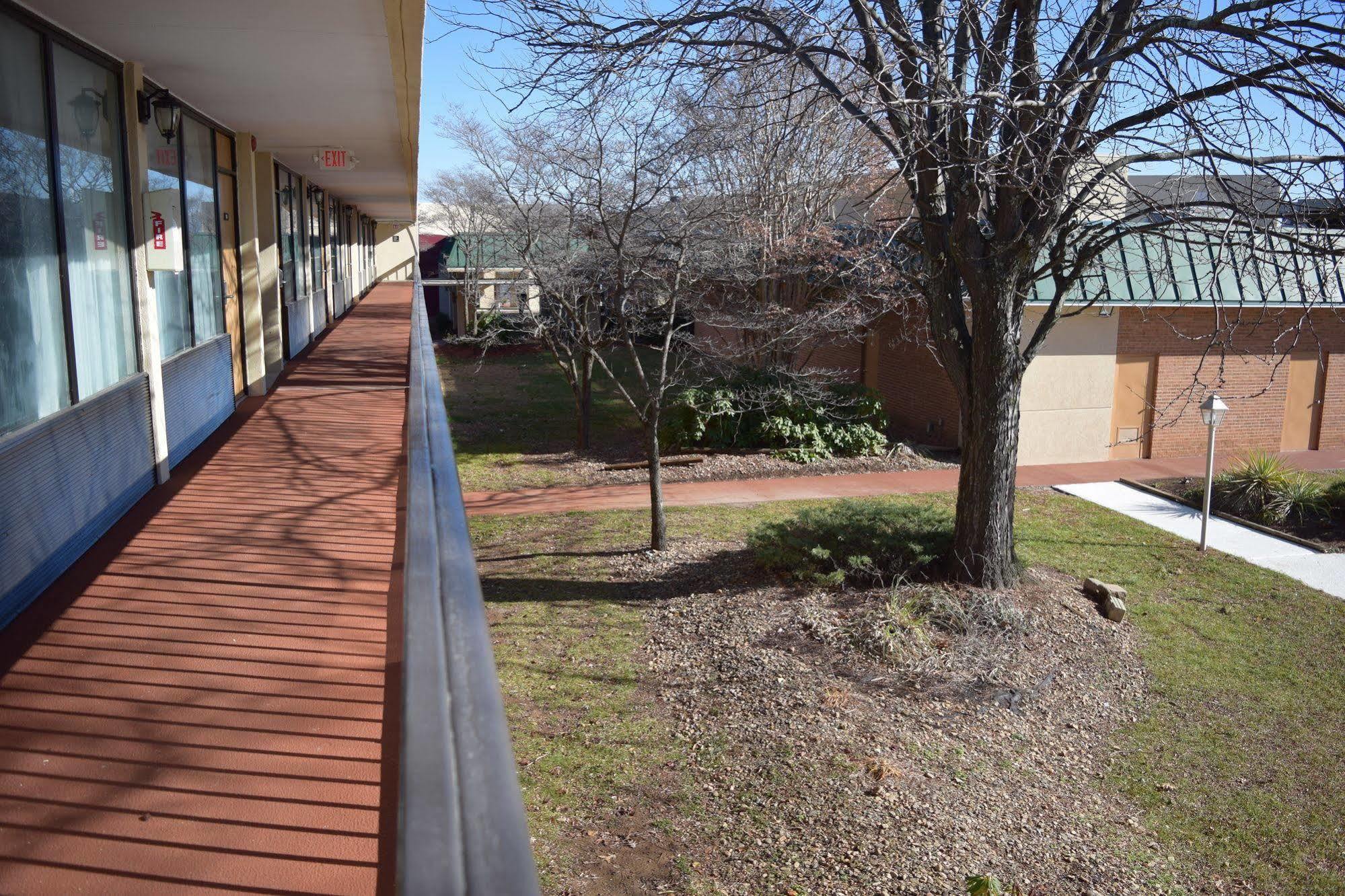 Quality Inn Roanoke Airport Exterior photo