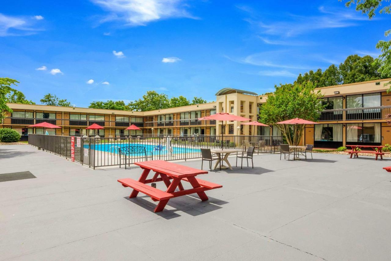 Quality Inn Roanoke Airport Exterior photo